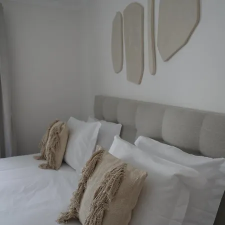 Alfama Duplex Near Fado Museum *