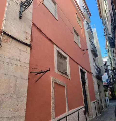 Alfama Duplex Near Fado Museum *